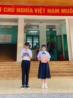 Chào cờ thân thiện chủ đề “Tìm hiểu truyền thống trường THPT Lê Quý Đôn” – Chi đoàn 12A1