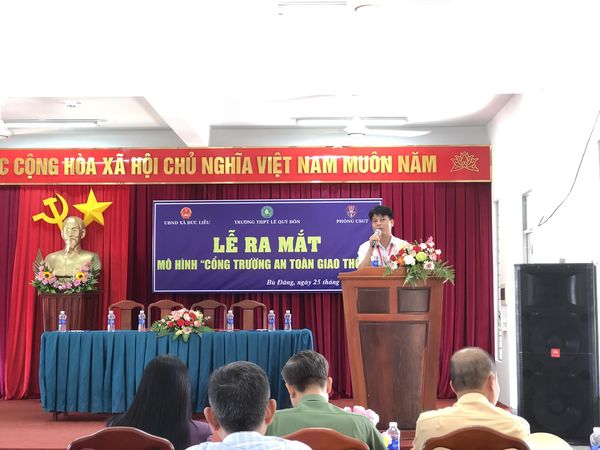 RA MẮT MÔ HÌNH "CỔNG TRƯỜNG AN TOÀN GIAO THÔNG" TẠI TRƯỜNG THPT LÊ QUÝ ĐÔN