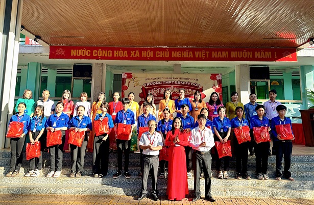 TRƯỜNG THPT LÊ QUÝ ĐÔN, XÃ NGHĨA TRUNG: SÔI NỔI CÁC HOẠT ĐỘNG CHÀO MỪNG KỶ NIỆM 96 NĂM NGÀY THÀNH LẬP ĐẢNG CỘNG SẢN VIỆT NAM